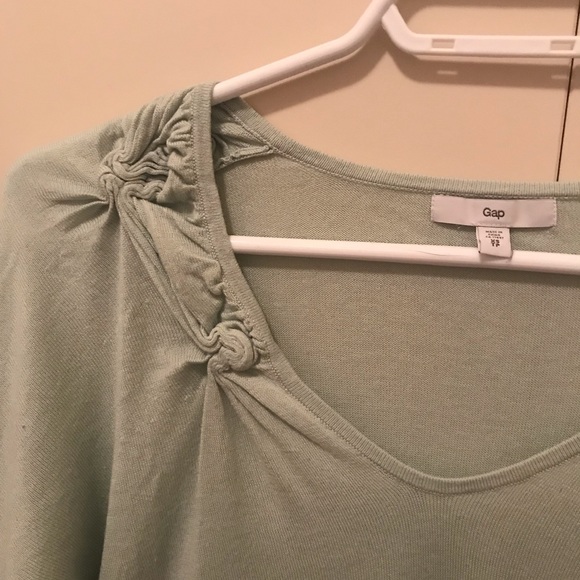 ⭐️4/$20⭐️Gap Sweater Size XS - Picture 2 of 3